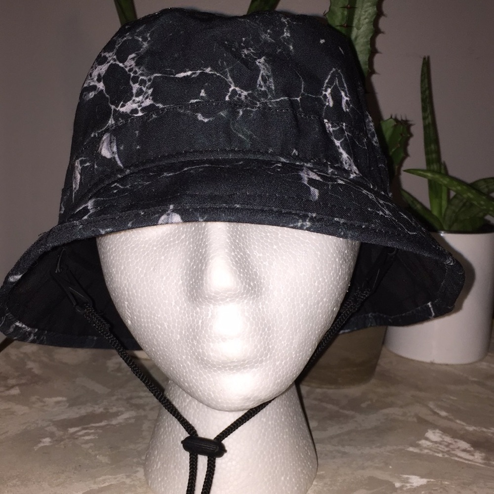 Water print bucket hat